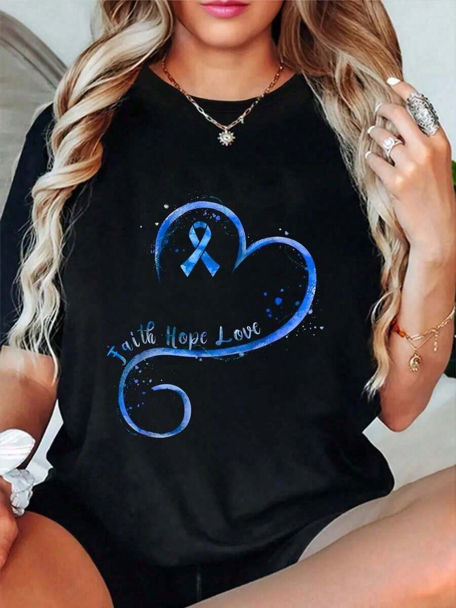 Camiseta 100% Algodón con la Frase "Fe, Esperanza, Amor" y Cinta Azul Oscuro para la Concientización sobre el Cáncer de Colon - Estilo Vintage Urbano Unisex, Manga Corta, Cuello Redondo, Corte Holgado - Negro - Ver 1