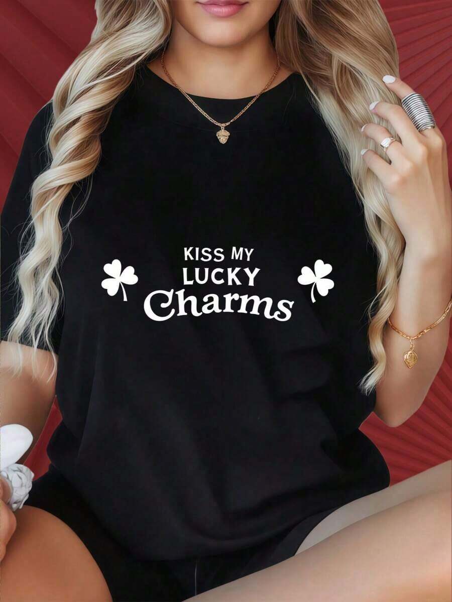 Camiseta de Mujer Kiss My Lucky Charms, Camiseta Casual de Manga Corta con Estampado Gráfico, Ropa para el Día de San Patricio, Top con Estampado de Trébol de la Suerte, Adecuada para Reuniones Familiares, Fiestas de Navidad, Actividades Deportivas, Fiestas de Fin de Año, Salidas, Deportes y Otros Regalos Festivos. - Negro - Ver 1