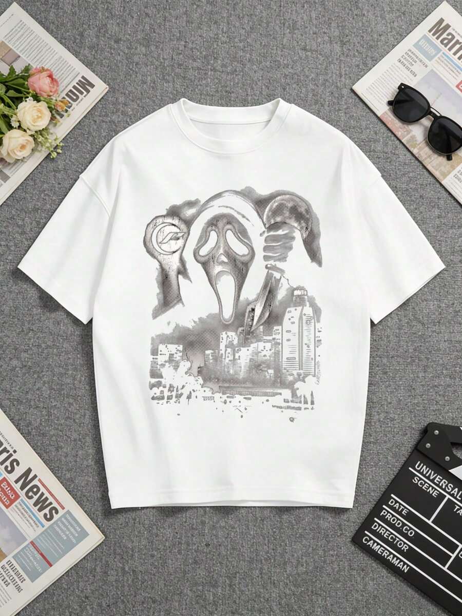 Camiseta blanca con un llamativo estampado de la máscara de "Scream". Perfecto para los fans de las películas de terror e ideal para uso casual o eventos temáticos. Una camiseta de manga corta adecuada para el hogar, el uso diario, fiestas y viajes-perfecta como regalo para amigos o familiares. - Blanco - Ver 1