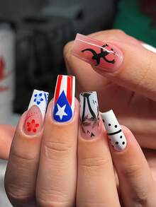 Nâng cấp diện mạo tức thì với 24 móng giả hình vuông cỡ trung bình, mang phong cách Puerto Rico cá tính với phối màu đỏ, trắng và xanh dương, họa tiết hoa Hawaii và cây cọ đen, tạo nên vẻ tươi mới đậm chất Y2K. - Nhiều màu - Xem 1
