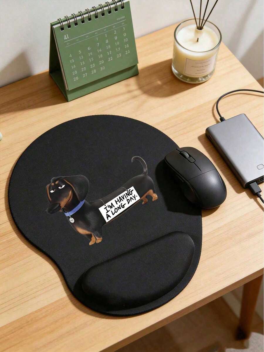 可爱腊肠犬造型鼠标垫带腕托 - 可爱的腊肠犬设计,理想的办公用品和桌面配件,适合家庭办公室使用。符合人体工学的腕托鼠标垫,防滑记忆海绵材质,舒适亲肤,保护桌面,适合游戏、办公等多种场景,防滑设计,适用于办公电脑、笔记本电脑和家用电脑。毕业季纪念品,母亲节、开学季和春季的完美礼物。 - 查看 1