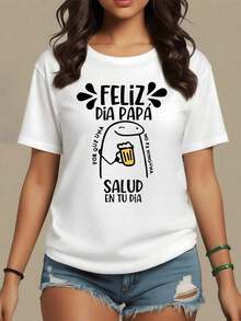 The Image Shows A Fun Illustration With A Celebratory Message For Father's Day That Conveys Joy And Affection With A Figure Holding A Beer And The Phrase "Happy Father's Day, Cheers To Your Day" (Women's T-Shirt, 100% Cotton, Maija Women's Curvy). - 白色 - 查看 9