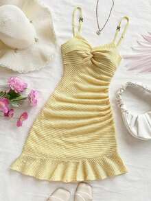 Vestido mini ajustado con cintura ceñida, bajo con volantes y giro asimétrico en el pecho, tejido en rojo, adecuado para vacaciones, citas, té de la tarde, vacaciones, festivales de música, estilo bohemio - Mostaza Amarilla - Ver 4