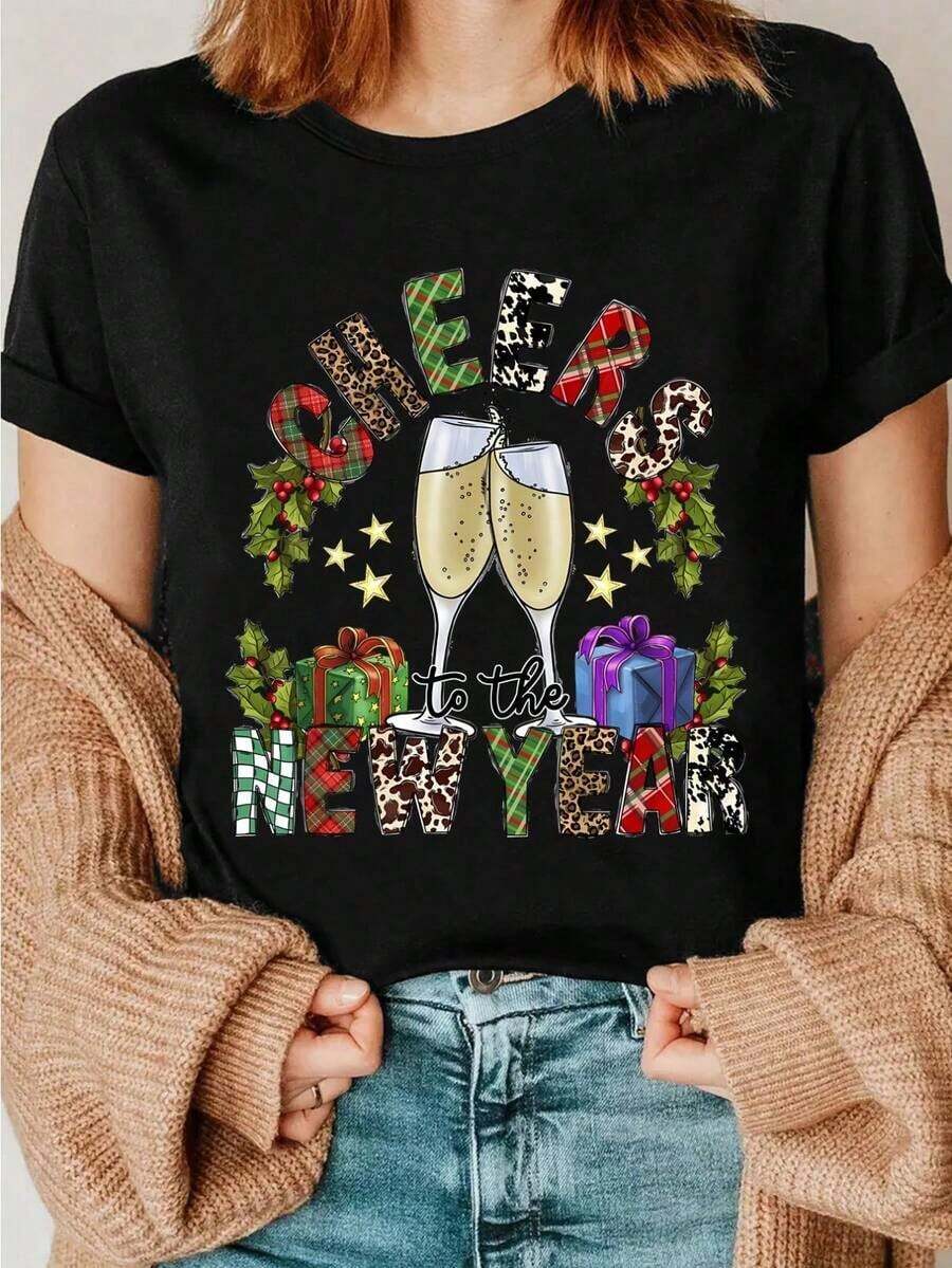 Camiseta de talla grande con estampado gráfico de Raggedy Ann & Andy para mujer, de cuello redondo y manga corta, tejido de poliéster, elasticidad media, cómoda para todas las estaciones, top de verano a la moda. - Negro - Ver 1