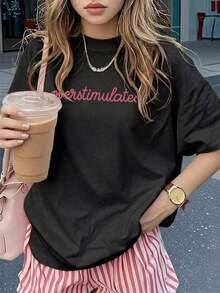 Camiseta de mujer de manga corta y cuello redondo informal - Estampado impreso, tela suave y cómoda, lavable a máquina, tops de verano en negro - Negro - Ver 1