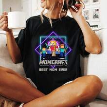 Camiseta Momcraft T1EE WoM1en Best Mom Ever, Camiseta personalizada para mamá y T1EE, Regalo personalizado para el Día de la Madre, Camiseta para mamá gamer, Camiseta familiar M1inecraft Camiseta de algodón suave de 220 g para hombres y mujeres, hecha de tela premium duradera y agradable para la piel con un tacto suave, adecuada para todas las formas corporales y para uso diario. Tops casuales ligeros y transpirables, conjuntos elegantes a juego para otoño, perfectos para la vida diaria, actividades al aire libre, viajes, vacaciones y varias fiestas temáticas durante todo el año. - Negro - Ver 1