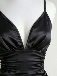 Vestido elegante de mujer de satén liso, de lujo, con tirantes finos, fruncido y escote bajo en la cintura - Negro - Ver 4