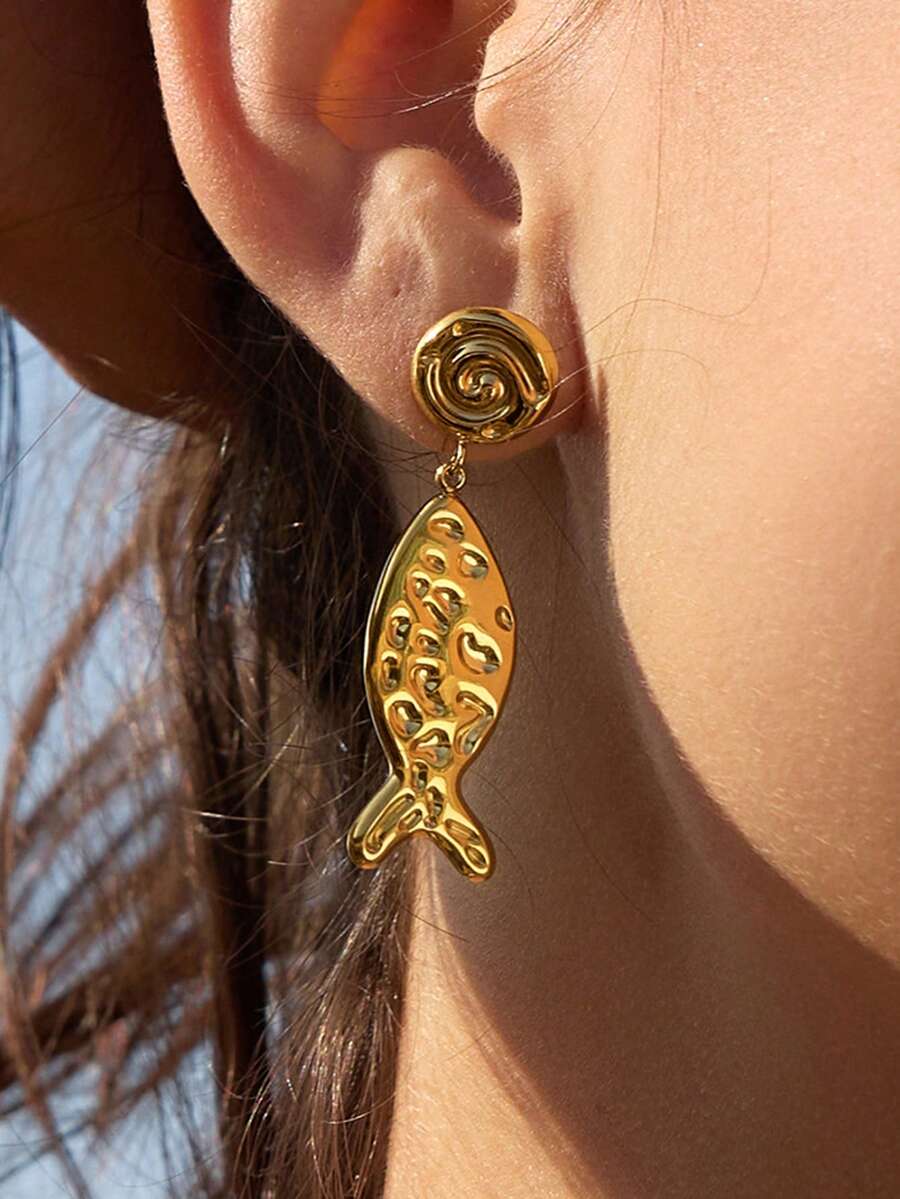 1 Pair Gold Spiral Fish Stainless Steel Earrings, Beach Style Fish Tail Pendant Earrings Suitable For Summer - Gold - View 1