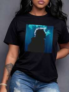 El estampado muestra dos siluetas humanas enfrentadas dentro de un océano azul evocando el pensamiento la conexión interior y la fuerza de la mente Camiseta de mujer 100% algodón suave cómoda y de alta calidad para uso diario,maija mujer curvy. - Negro - Ver 7