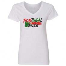 Camiseta con cuello en V para damas, con diseño de la bandera de Portugal - Para aficionados al fútbol 2026 - Negro - Ver 1