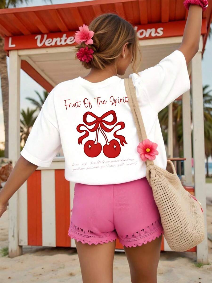 Women's Oversized White T-Shirt With "Fruit Of The Spirit" And Cherry Print, Summery And Bohemian Style. White Short-Sleeved T-Shirt With A Graphic Design Of Red Cherries On The Back, Ideal For Fresh And Feminine Looks. - YH553-白色 - 查看 1