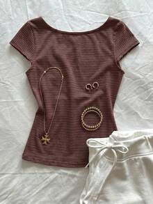 Áo thun ngắn tay kẻ sọc màu cà phê mới về dành cho nữ, áo crop top ôm sát cổ tròn hở lưng gợi cảm. - Cà phê nâu - Xem 2