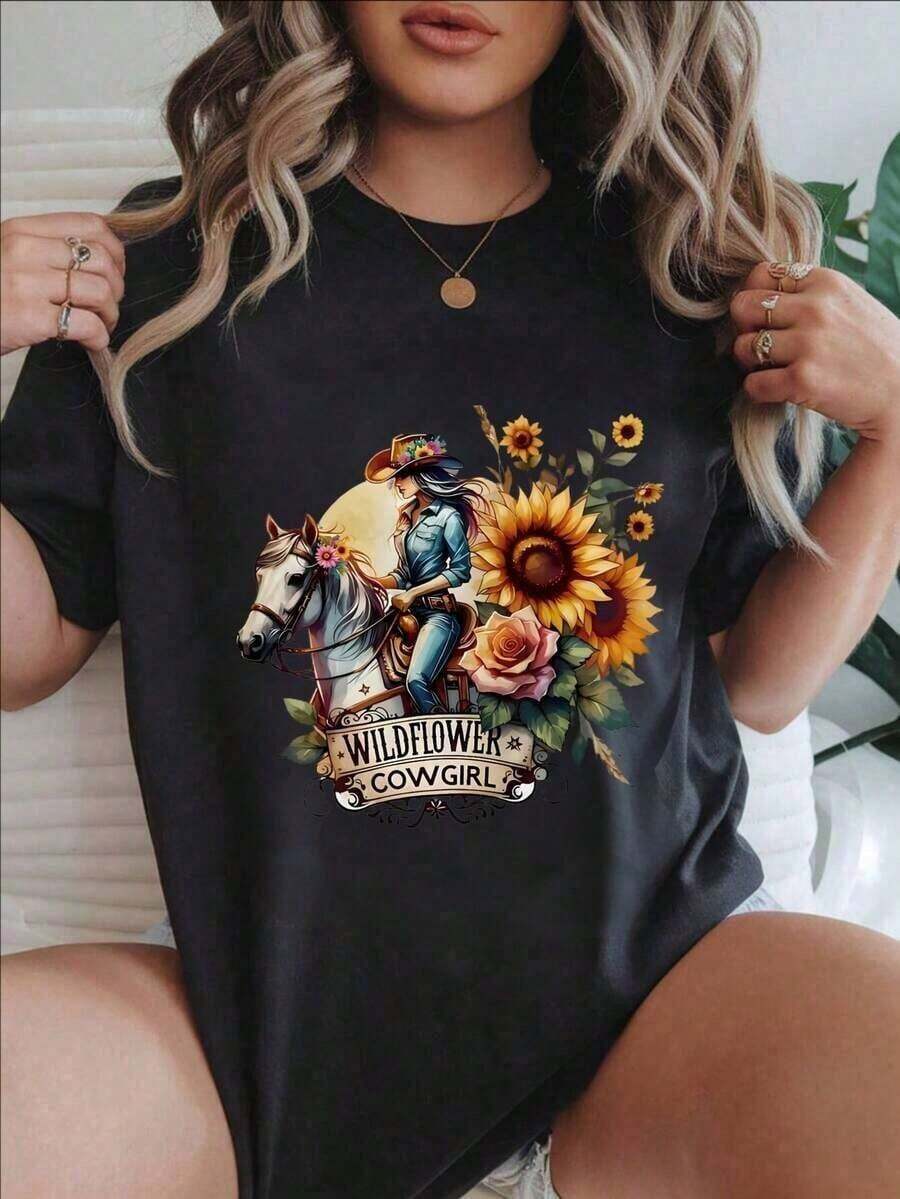 Versatile Plus Size T-Shirt, Cowgirl Riding A Horse Print With Sunflowers And Roses, Fashionable Casual T-Shirt For Women, Suitable For All Seasons
White, The Fabric Is Comfortable And Breathable. - 黑色 - 查看 1