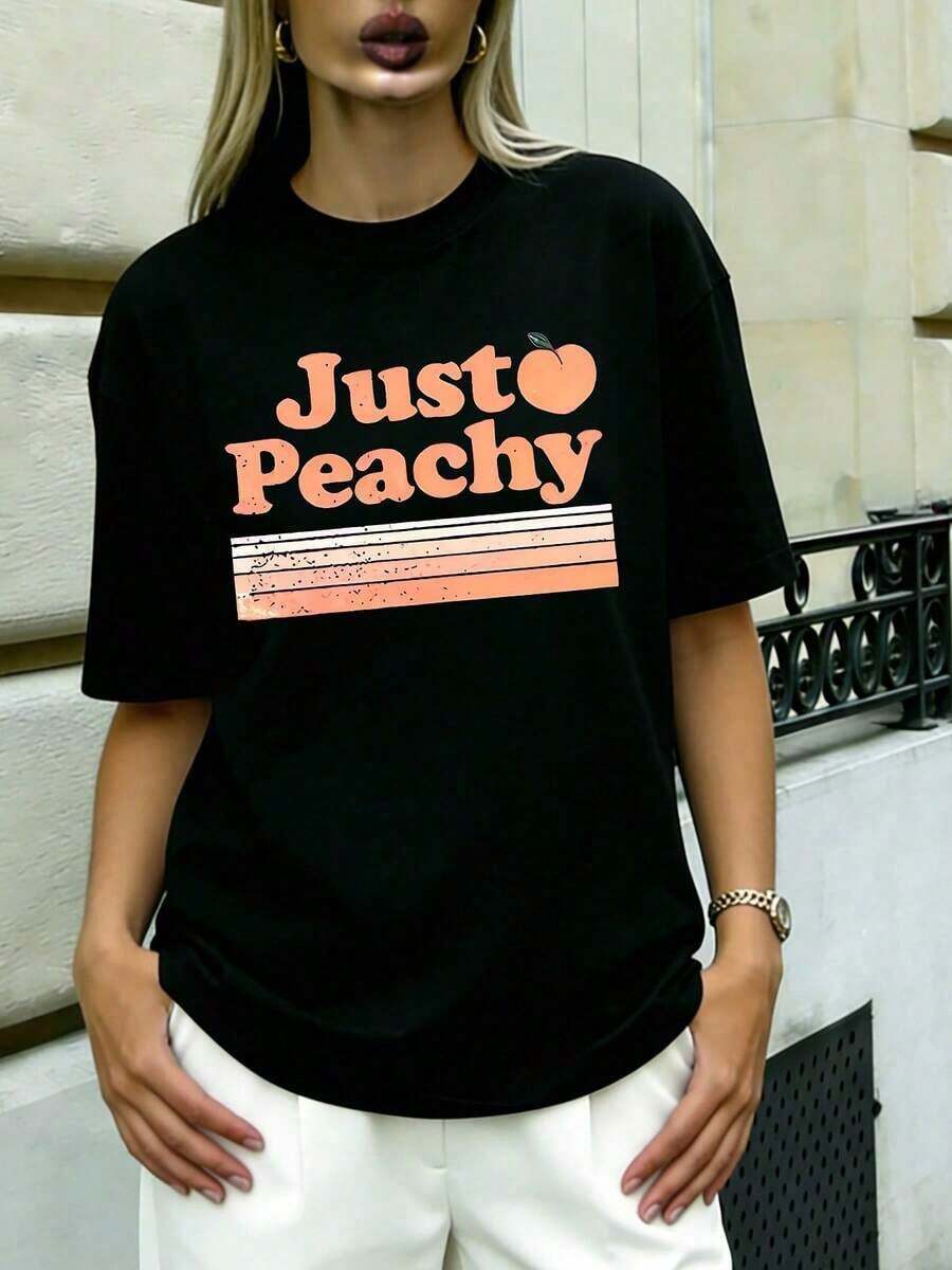 Camiseta de Talla Grande y Corte Holgado - Camiseta Casual con Estampado Gráfico "Just Peachy" con Diseño de Melocotón y Rayas Retro, Corte Relajado, Perfecta para Uso Diario, Ideal para Sal - Negro - Ver 1