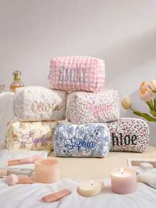 Necessaire de Maquiagem Bordada Floral Personalizada, Necessaire de Cosméticos Monogramado, Presente para Damas de Honra, Necessaire de Higiene Pessoal para Mulheres - Multicolorido - Visão 5