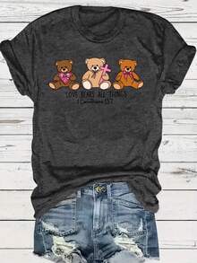 Edición limitada de algodón ligero y transpirable. Esta camiseta para mujer presenta un diseño de cuello redondo, está estampada con un patrón de oso de peluche e incluye la frase Carrying Love (1 Corintios 13:). Está diseñpara el uso diario casual y está confeccionada con un tejido suave y cómodo. Algodón ligero - Negro - Ver 6