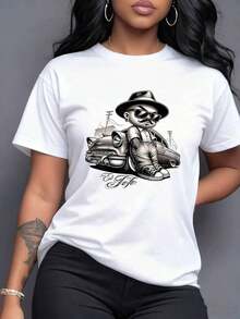 Charismatic Character With Hat, Glasses, Mustache, Tattoos Next To A Classic Car Symbolizing Authority, Pure Leadership, And The Legend 'The Boss'. Women's T-Shirt, 100% Cotton, Maija Curvy Woman. - 白色 - 查看 7