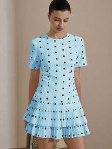 Revavyn Vestido casual y versátil para mujer con cuello redondo, cintura ceñida, manga corta, estampado de lunares en blanco y negro, y volantes en el bajo - Azul - Ver 8