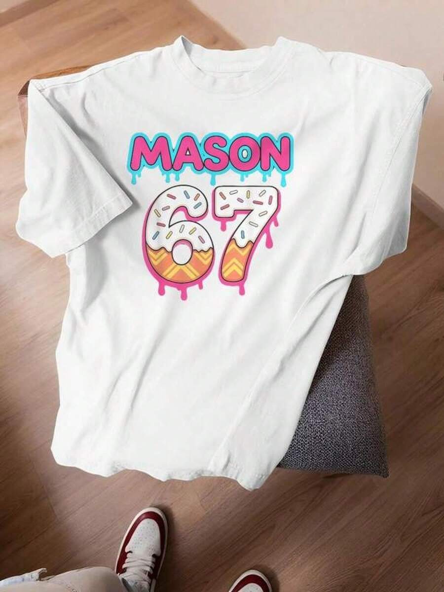 Camiseta Oversize para Mujer con Diseño de Goteo de Helado y Número 67 - Rosa y Negro, Corte Holgado Casual, Gráfico de Fuente con Efecto de Goteo Derretido, Para Todas las Temporadas y Ropa Casual (Lavable a Máquina) - Inspirada en la Marca Six Seven - Blanco - Ver 1