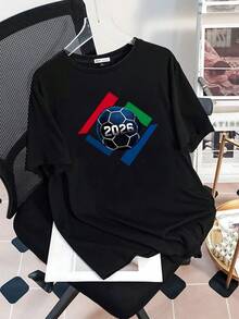 Balón de fútbol con el número 2026 rodeado por formas geométricas rojas verdes y azules que simbolizan unión energía y pasión por el deporte camiseta de mujer 100% algodón cómoda moderna y perfecta para fanáticas del fútbol mundial - Negro - Ver 3