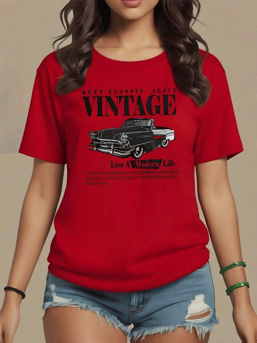 The Print Features A Classic Car Symbolizing Adventure, Freedom, And Nostalgia For Modern Life, Inspiring The Exploration Of New Horizons. Women's T-Shirt, 100% Cotton, Vintage Casual, Maija Curvy Woman. - 紅色 - 查看 1