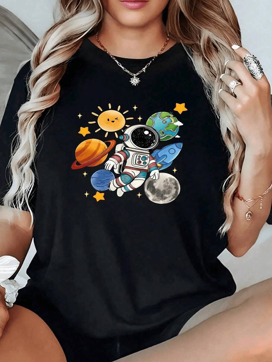 Women's Casual T-Shirt With Astronaut Print Among Planets And Stars. Space-Themed Design, Comfortable For Everyday Wear. Y2K T-Shirt - 黑色 - 查看 1