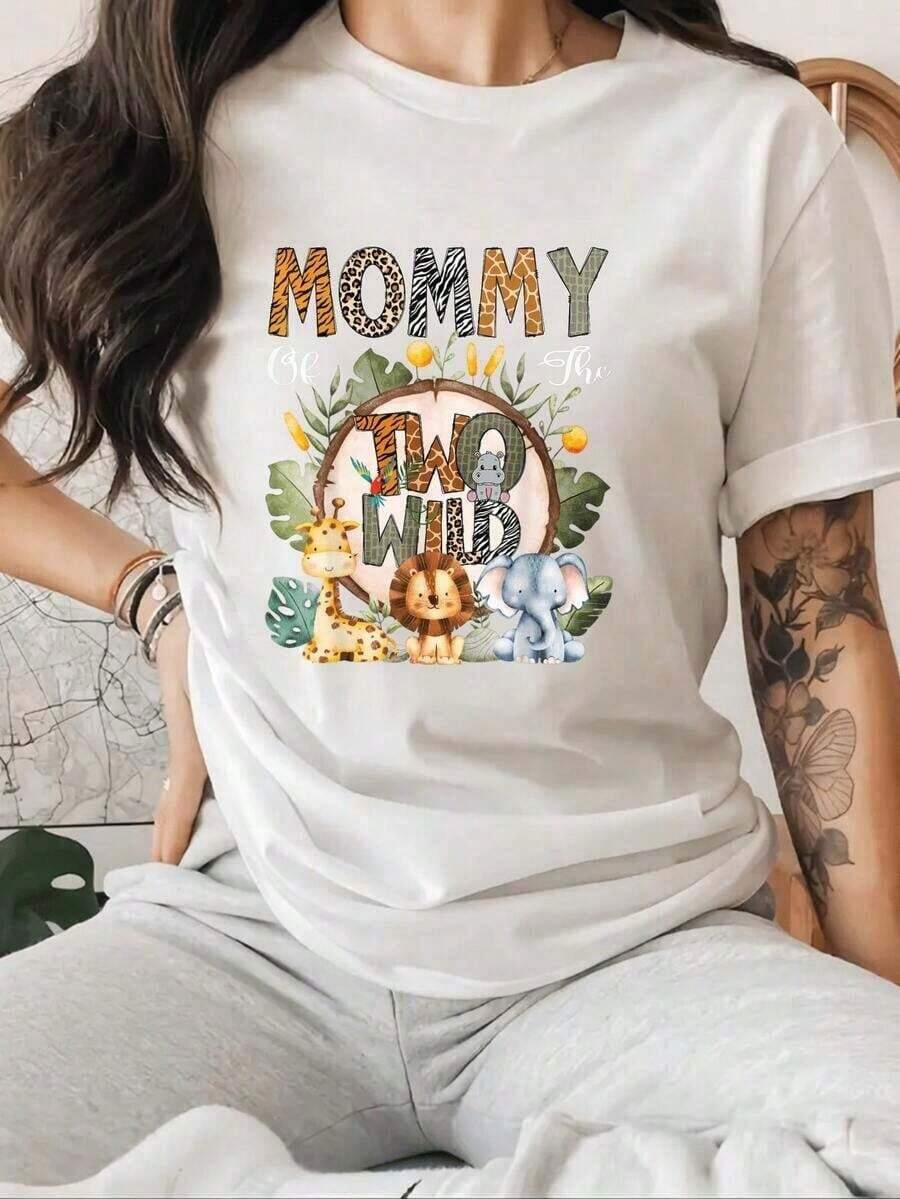 NewSummerCasualMommy Of The Two, Versatile, Suitable For Streetwear, Everyday Outings, Camping, Concerts, Hip-Hop, Rock, And More. Women's Crew Neck T-Shirt With Wild Animal Print, Jungle Theme, Adorable Cartoon Animals, Gift For Mothers, Clothes For Mom. Unisex Cotton Loose-Fitting Short-Sleeved Crew Neck T-Shirt In A Vintage Urban Style. - 白色的 - 查看 1