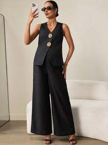 MaterniWear Conjunto de maternidad de 2 piezas de unicolor con cuello en V sin mangas, decorado con botones elegantes.Este conjunto de maternidad/trabajo de dos piezas en negro presenta adornos de botones metálicos, emanando sofisticación y elegancia con un toque vintage.Conjunto de coordinación elegante para mujeres, traje formal para mujeres, ropa profesional para mujeres, conjunto de chaleco y pantalón para mujeres, vestimenta formal para mujeres, conjunto de traje para mujeres, conjunto semi-formal para mujeres, blusa y pantalón general para mujeres, vestidos profesionales elegantes para mujeres - Negro - Ver 10