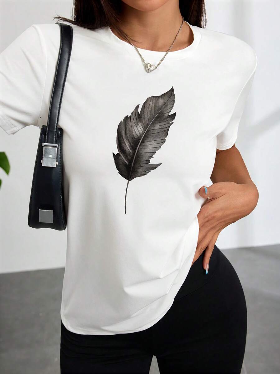 Camiseta blanca de mujer con un diseño en el frente, perfectara salidas informales y ocio