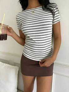 Camiseta de manga corta casual minimalista y sexy con hombros descubiertos a rayas rosa y gris, adecuada para primavera/verano.Las rayas rosa y gris te hacen ver talla grande blanca de piel. - Multicolor 4 - Ver 4