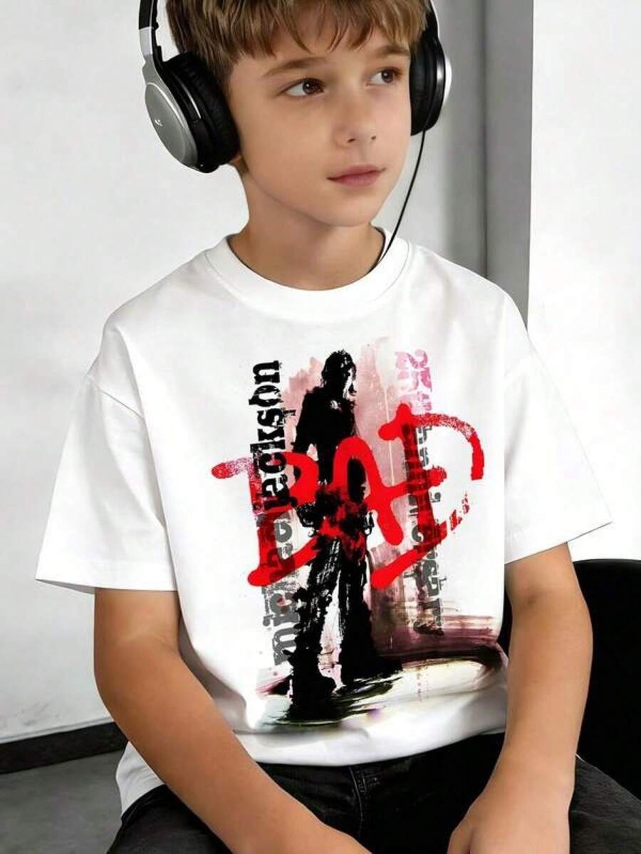 New 2026 Summer Round Neck Short Sleeve T-Shirt For Teenagers And Boys - Classic Album - Printed Pattern Design. This Round Neck T-Shirt Is A Patterned Pullover For Boys, Made Of 180g Polyester Soft Fabric, Suitable For Returning To School, Parties, Outdoor Activities, And Travel. It Features A Japanese Anime Print, Perfect For Valentine's Day, And Is A Great Gift. The K-Style Print Is A Great Way To Express Your Love For Young Male Singers. This Graphic Tee Is Also Ideal For Women And Is A Men's T-Shirt. - 白色 - 查看 1