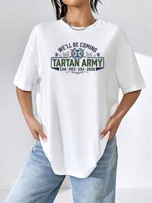 El estampado muestra una bandera escocesa con una espada y una corona que simbolizan fuerza unión y orgullo nacional junto con la frase de apoyo a la Tartan Army rumbo a Canadá México y Estados Unidos 2026 camiseta de mujer 100% algodón cómoda y moderna - Blanco - Ver 1