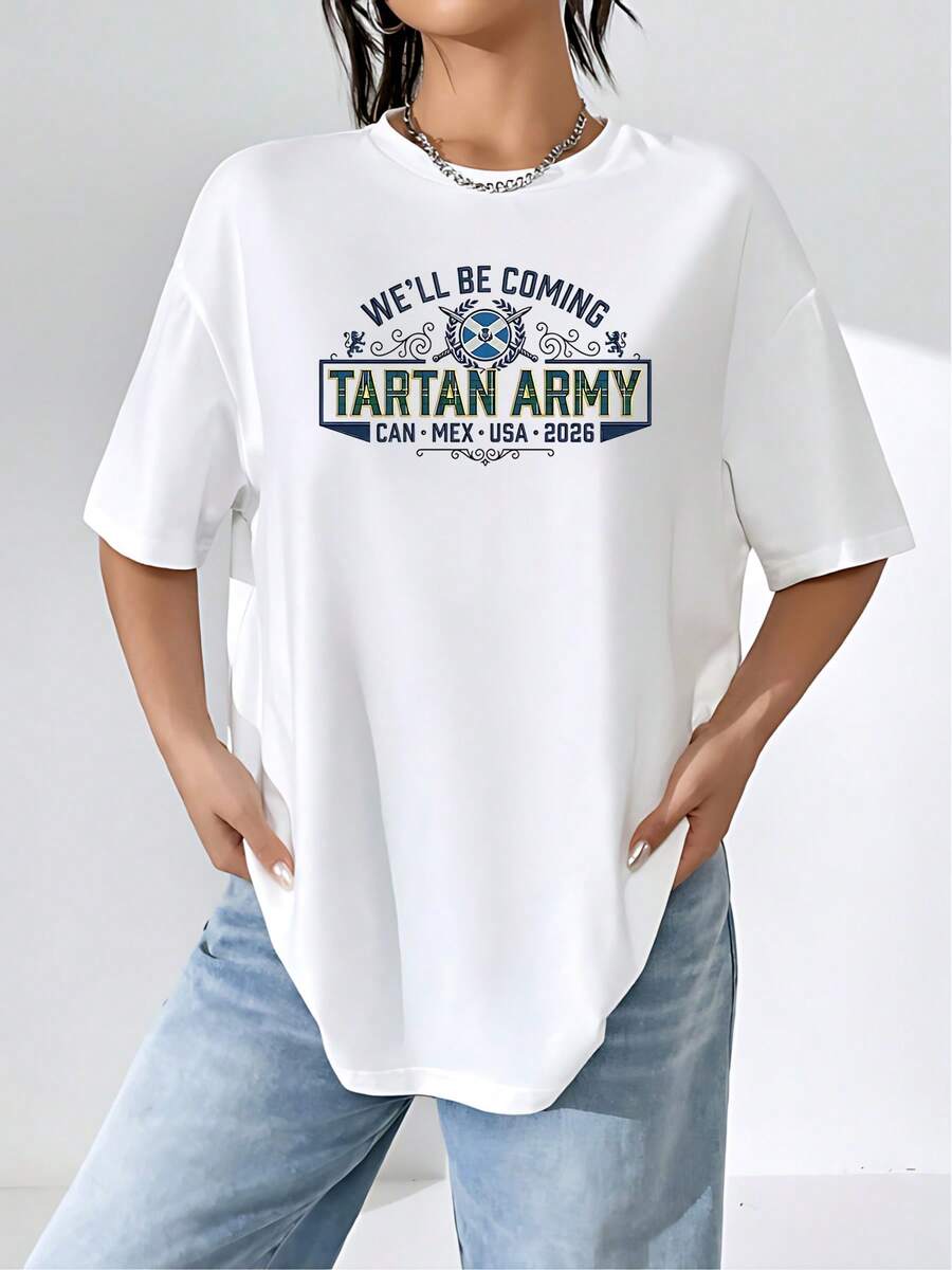El estampado muestra una bandera escocesa con una espada y una corona que simbolizan fuerza unión y orgullo nacional junto con la frase de apoyo a la Tartan Army rumbo a Canadá México y Estados Unidos 2026 camiseta de mujer 100% algodón cómoda y moderna - Blanco - Ver 1