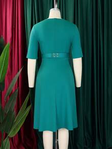 Vestido elegante de oficina para mujer talla grande, manga corta, color liso, colección verano 2026 - Cinturón verde - Ver 3