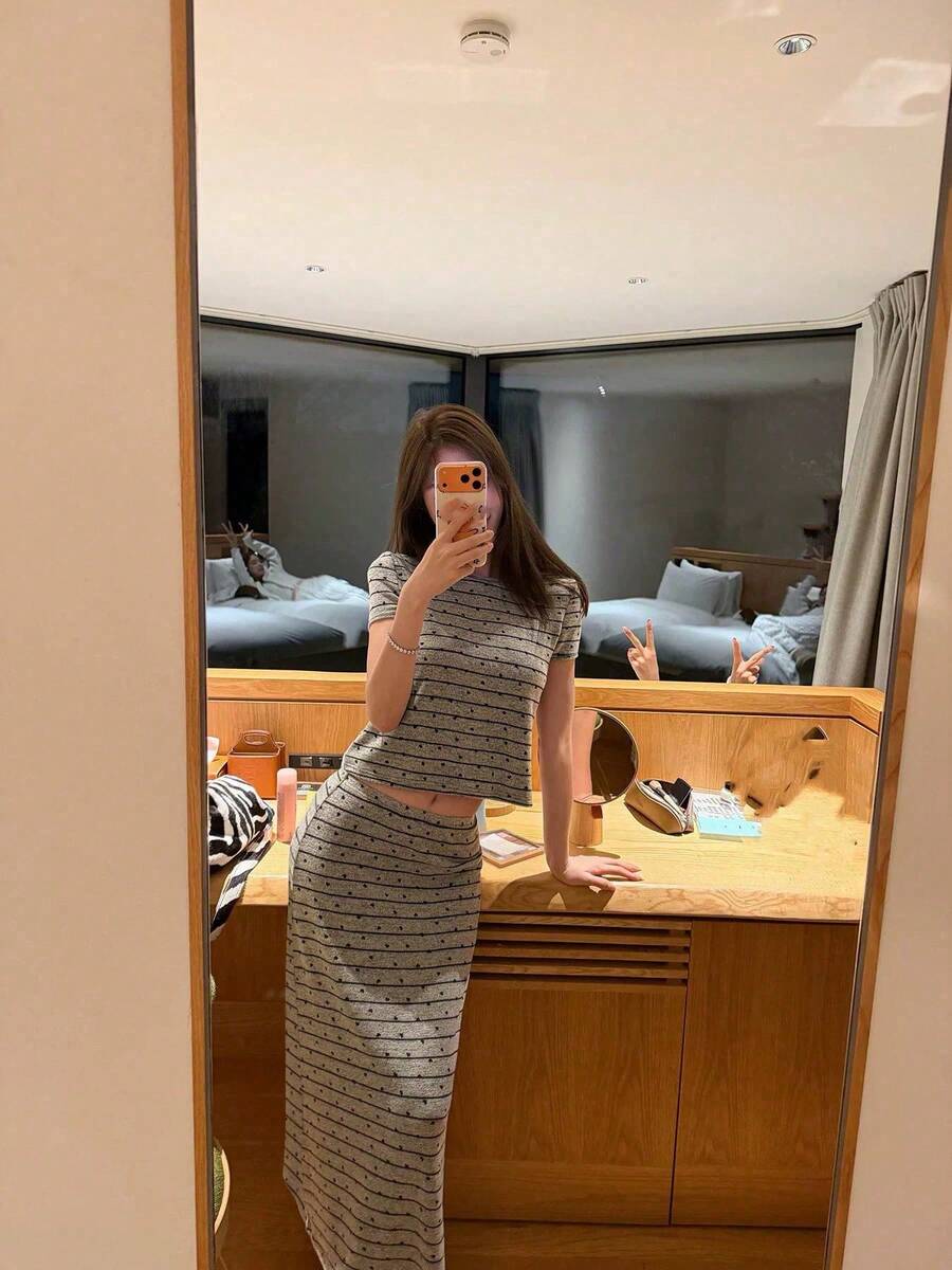 2件組女款夏季短袖T恤上衣與休閒印花裙套裝,優雅風格 - 灰色 - 查看 1