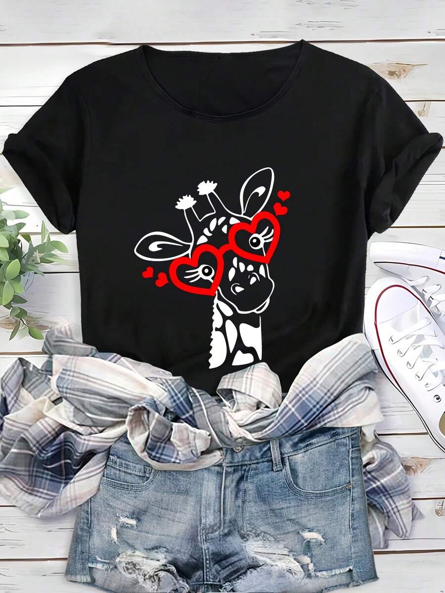 Camiseta de algodón de manga corta para mujer con estampado de jirafa de dibujos animados, ropa casual de calle para ir de compras, estilo lindo y moderno, camiseta versátil con diseño de jirafa con ojos de corazón para salidas de verano. - Negro - Ver 1
