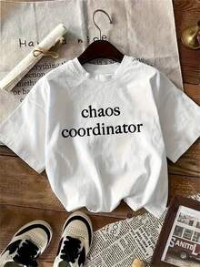 Camiseta Gráfica Divertida para Mujer "Chaos Coordinator" - Camiseta Blanca con Letras Negras Atrevidas - Corte Relajado para Uso Diario Casual - Prenda Esencial para Todas las Temporadas - Regalo Perfecto de Cumpleaños u Oficina para Mujeres, Ropa Humorística, Diseño Divertido, Tela Cómoda, Top con Estampado, Camiseta Y2K para Mujeres Divertidoras - Blanco - Ver 1