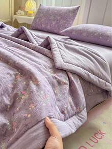 1 chiếc chăn mùa hè hai lớp bằng vải chiffon, chăn điều hòa không khí cho hai người dùng trong ký túc xá, chất liệu thân thiện với da, thiết kế kiểu AB với lớp lót dày, nhẹ, mềm mại, thoáng khí, mát mẻ và mịn màng, cảm giác như không mặc gì, thấm hút mồ hôi, chăn mỏng cho mùa hè, chăn in họa tiết thời trang, thích hợp trang trí phòng ngủ, đồ dùng đám cưới, trang trí nhà cửa ngày Valentine, quà tặng lễ Phục sinh, quà tặng ngày của Mẹ, dùng được cho mọi mùa. - Màu Lilac Tím - Xem 4