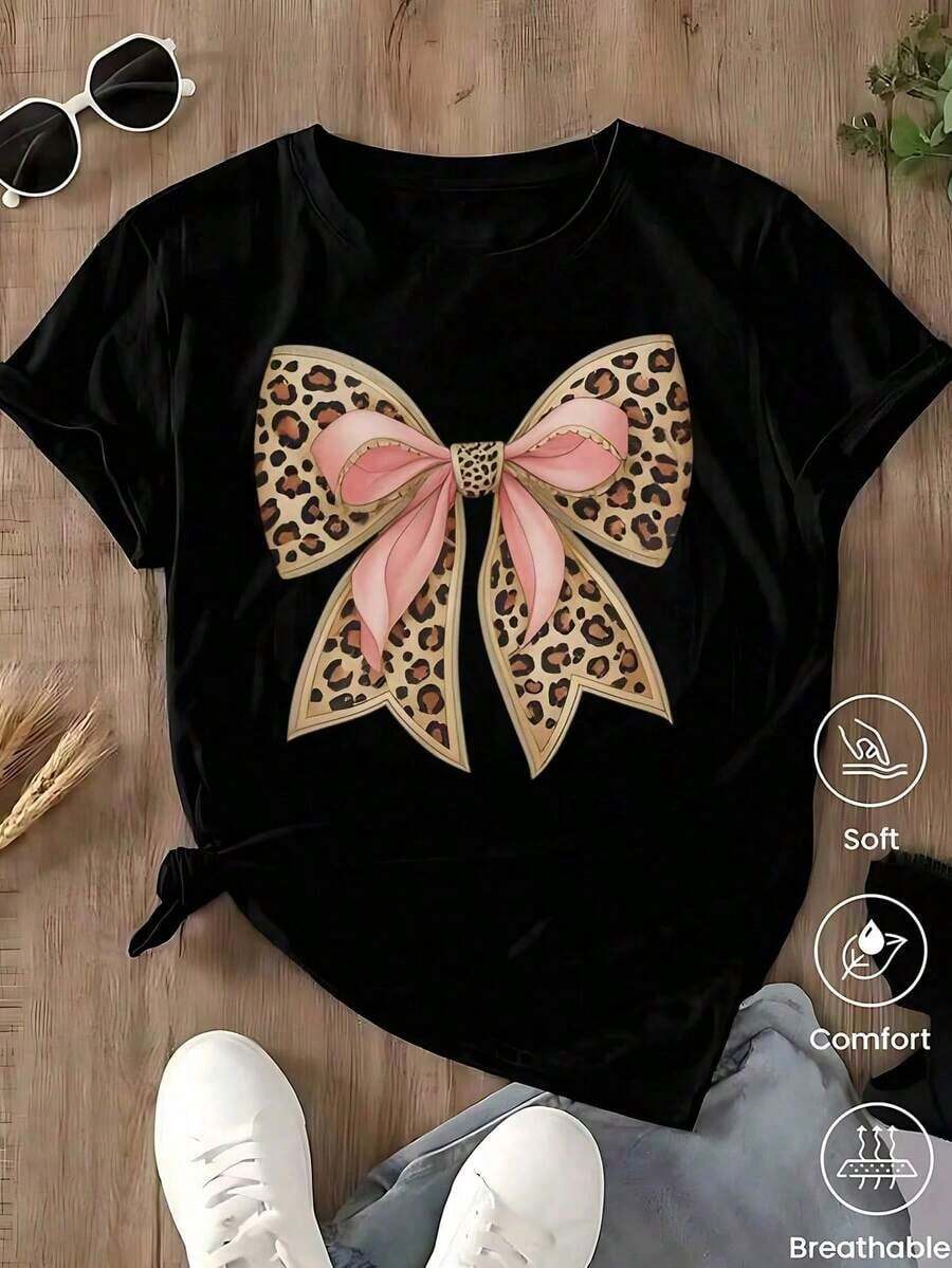 Playera Negra de Mujer con Gráfico de Moño Grande en Estampado de Leopardo y Lazo Rosa, Camiseta de Estilo Coquette Aesthetic Manga Corta, Top Moderno de Moda Urbana, Blusa Casual Chic - Negro - Ver 1