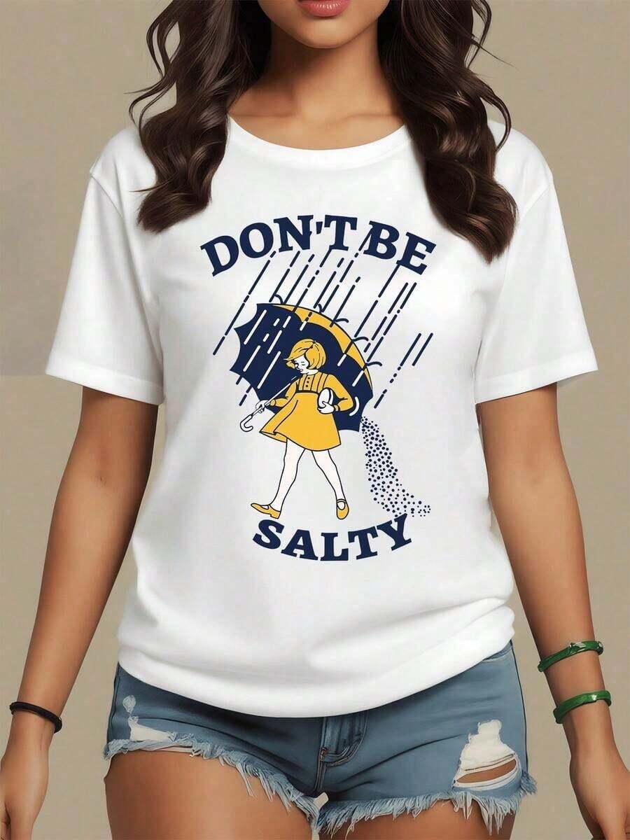 Woman In Yellow Raincoat Walking In The Rain With Umbrella And Holding Salt Evoking Optimistic Attitude Women's T-Shirt 100% Cotton, Maija Curvy Woman. - 白色 - 查看 1