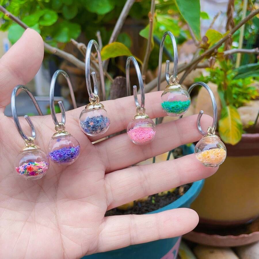 6件套水晶玻璃球和星星亮片吊坠套装,阳光捕捉器家居花园装饰,花盆和架子装饰品,包含6个吊坠和6个地插(颜色随机) - 多色 - 查看 1