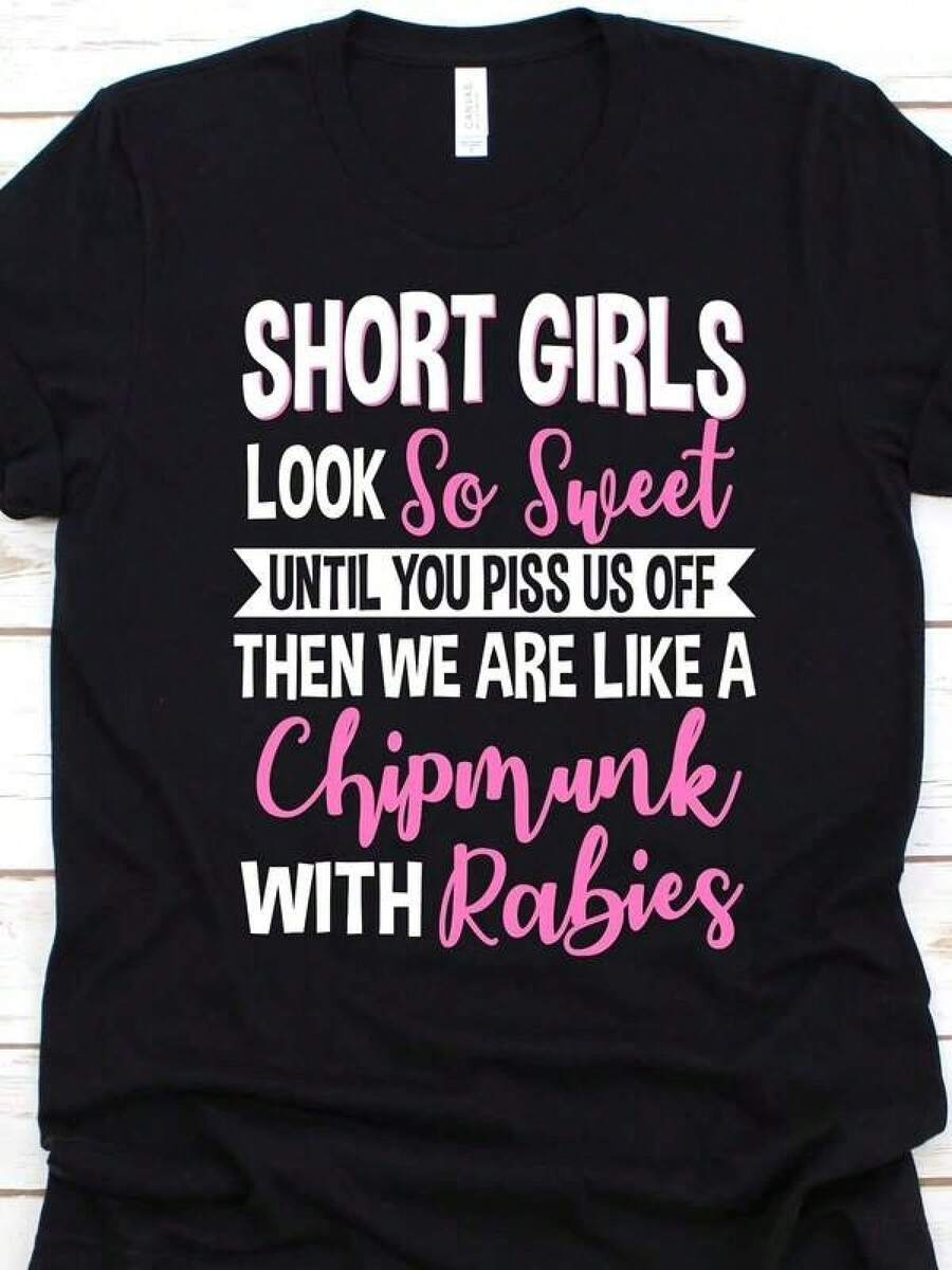 Camiseta de manga corta con cuello redondo para mujer, con estampado de frases divertidas, corte regular, blusas para mujer, blusas, maija, playeras de mujer, tops de mujer, tops. - Negro - Ver 1