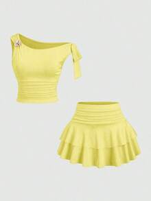 Conjunto de top de tirantes y minifalda plisada y con decoración de flores metálicas para mujer, ideal para el verano - Amarillo - Ver 1