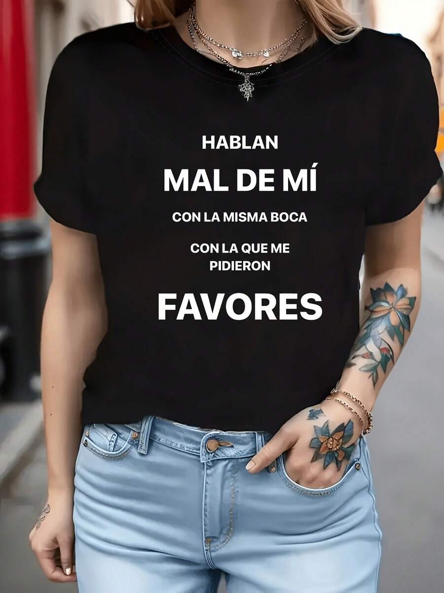 Limited Edition Women's T-Shirt With The Spanish Phrase "They Speak Badly Of Me". This Short-Sleeved, Crew-Neck Top Features A Spanish Print And Is Suitable For Spring And Summer. It's Machine Washable And Perfect For Everyday Wear In A Spanish Style. Made Of Lightweight Cotton. - 黑色 - 查看 1