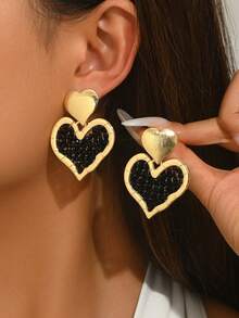 1 Pair Handmade Beaded Heart-Shaped Earrings, Luxury Crafted Asymmetric Black Earrings, Fashionable Creative 3D Heart Earrings Suitable For Women's Daily, Vacation, And Party Wear (Handmade Beads Color, Quantity And Position Are Random) - Black - View 1