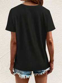 Camiseta casual de mujer de cuello redondo, de tela de poliéster, de manga corta con estampado "YAHWEH GREAT I AM", ajuste cómodo para todas las estaciones, uso casual |   Camiseta gráfica |   Camiseta de verano de textura suaveComfortable, versatile short-sleeved top. - Negro - Ver 3