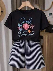 A Women's Short-Sleeve Tee With A Retro American Style, Featuring A Relaxed Fit And A Printed Design (Pants Are For Styling Suggestions Only). This Simple Yet Stylish Piece Features A Tropical-Themed Printed Letter Pattern, Making It A Must-Have For Creating A Laid-Back Holiday Look, Perfect For Occasions Like Labor Day And Mexican Independence Day. - 黑色 - 查看 7