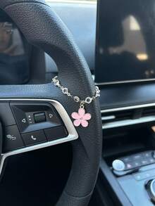 Lindo colgante de flor para auto, decoración de flor de cinco pétalos de metal, adorno colgante para espejo retrovisor, accesorio de estilo Ins para el interior del automóvil - A - Ver 4