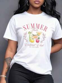 Gráfico de cócteles vibrantes con la frase Summer Babe Cocktail Club Sip and Chill perfecto para el verano relajación y momentos soleados rodeado de ramas frondosas muy fresco y femenino Camiseta de mujer 220g,maija mujer curvy. - Blanco - Ver 7