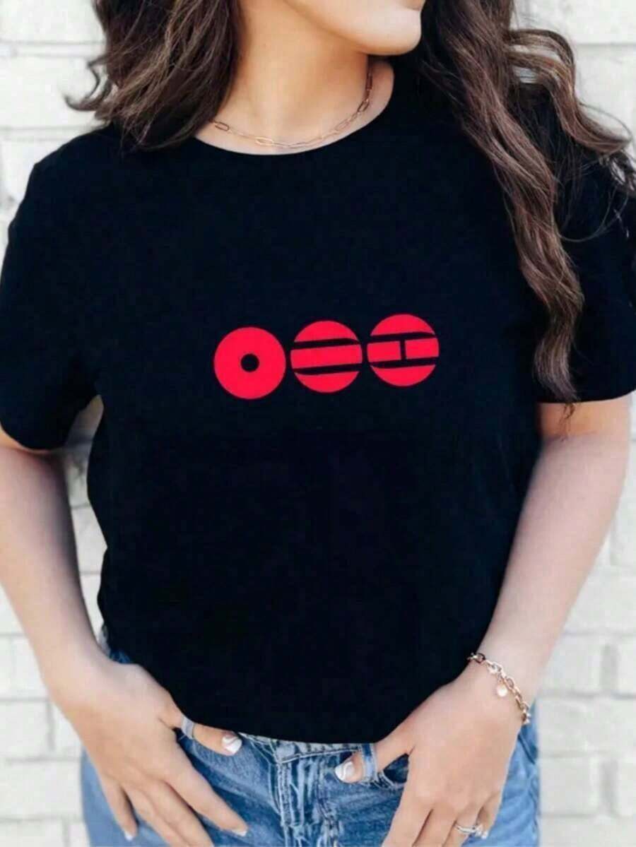 Bangtan World Tour 2026 We Are Back Take Two Comeback World Tour Tee. Women's Fashionable Creative Print Casual Short Sleeve Crew Neck T-Shirt For Spring And Summer. Suitable As A Gift. Women's T-Shirt. Elegant Blouses. Boho Chic. Soft And Breathable Women's T-Shirt: Perfect For Vacations, Travel, And Festive Occasions, And Suitable For Multi-Season Wear. - 黑色 - 查看 1